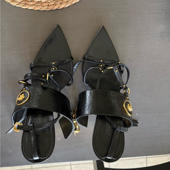 Versace Medusa Head Pointed Heel Pump